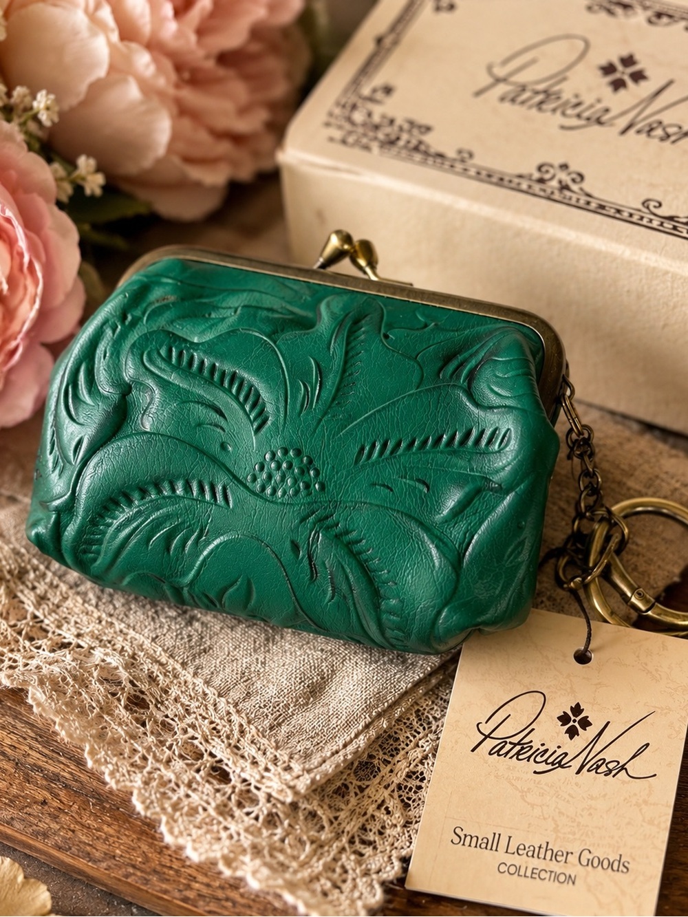 Patricia Nash Borse Tooled Italian Leather Framed Kisslock Coin Purse Key Chain